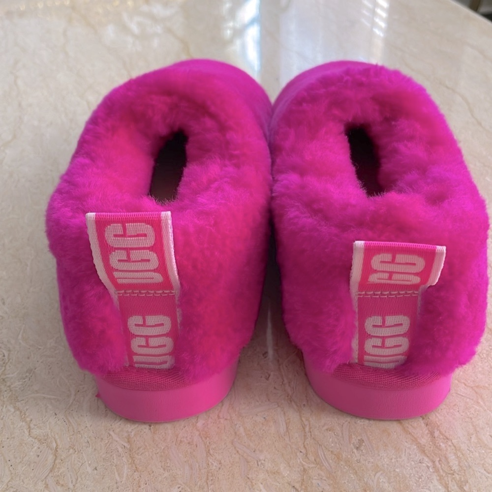 NWT UGG Women's Classic Cozy Bootie. - Picture 7 of 14